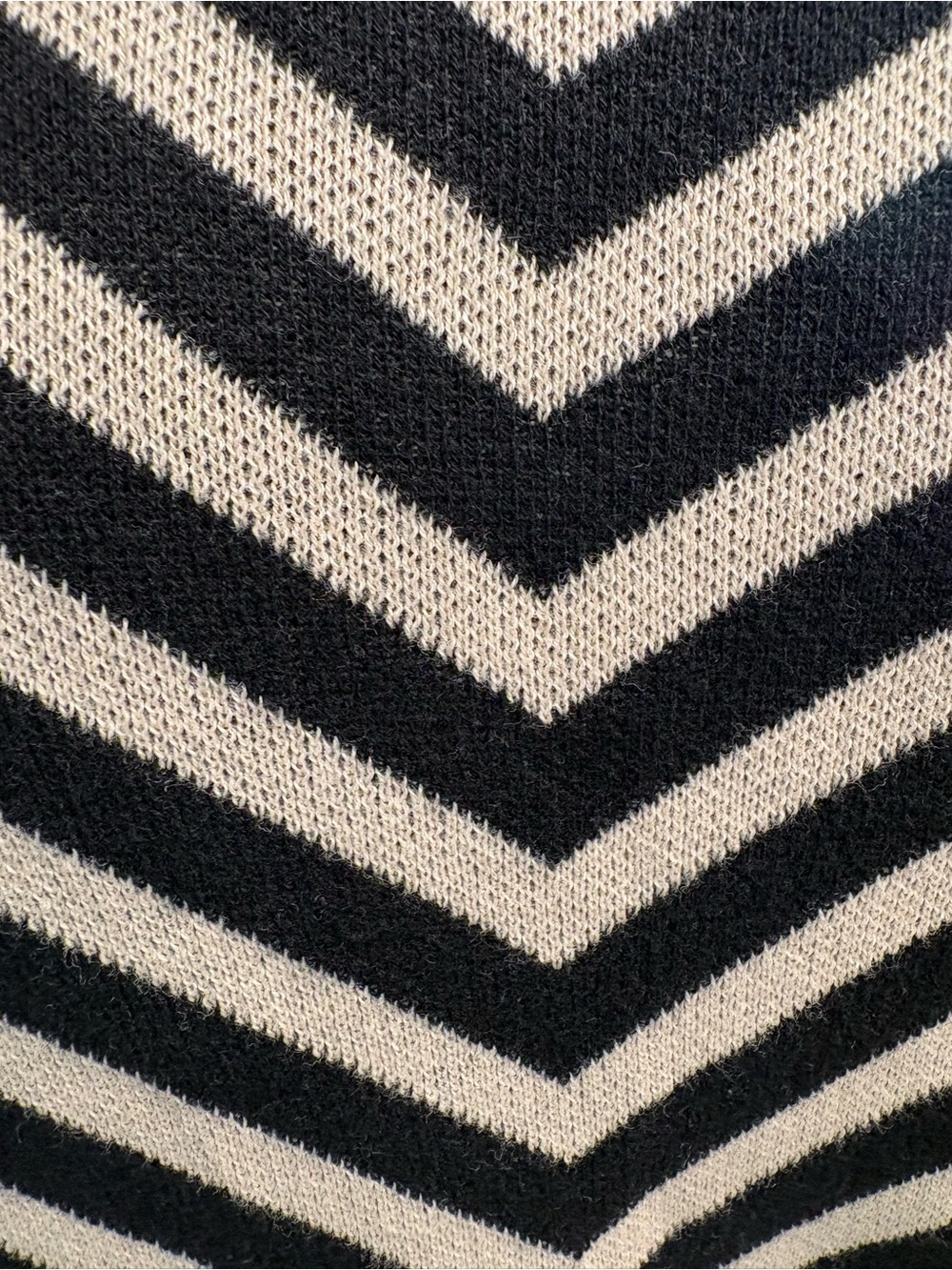 🆕🎉NWT Striped Chevron Crewneck Sweater in Black and Cream - Picture 6 of 9